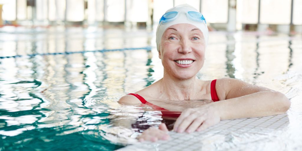 Women in swimming pool